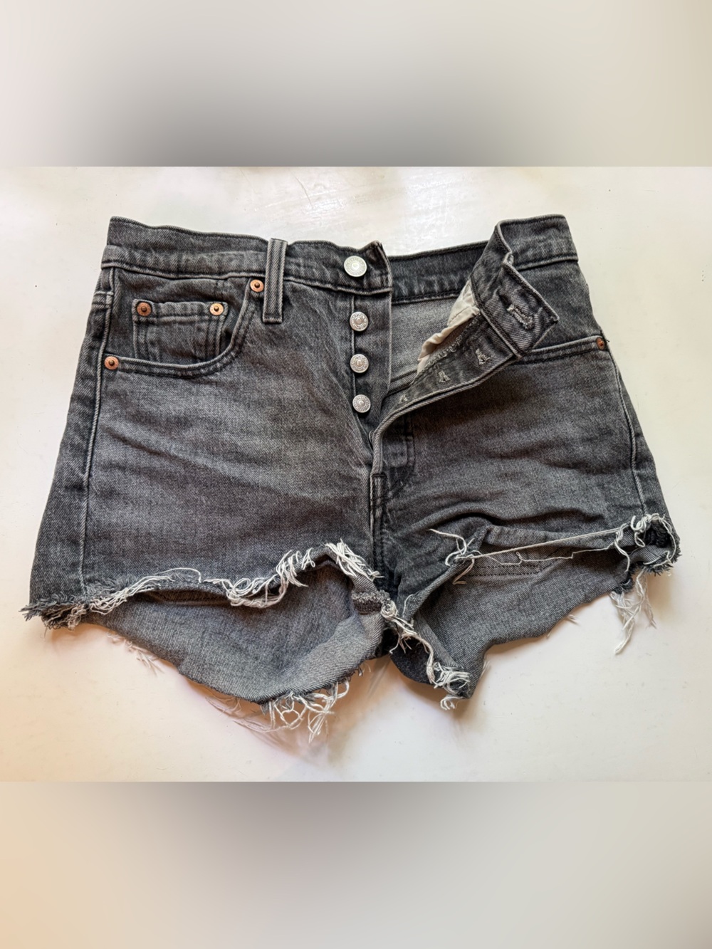 Levi’s Distressed Denim Shorts 25